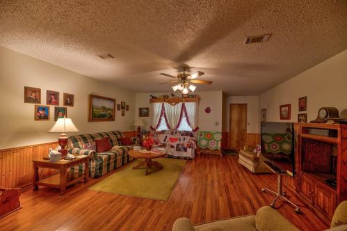 355 French Rd, Chita, TX 75862-6391