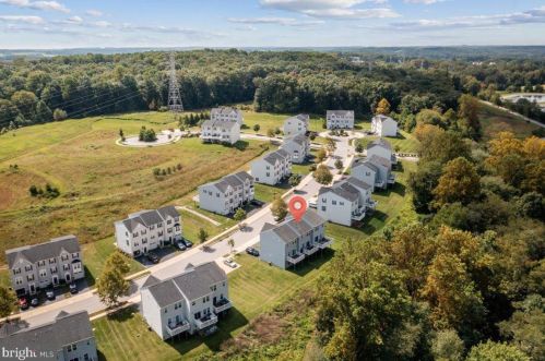 1821 Honeysuckle Ct, Downingtown PA  19335-7202 exterior