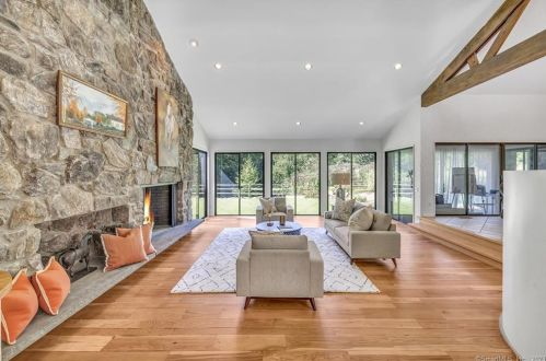 75 Honeysuckle Hill Ln, Bridgeport CT  06612-1145 exterior