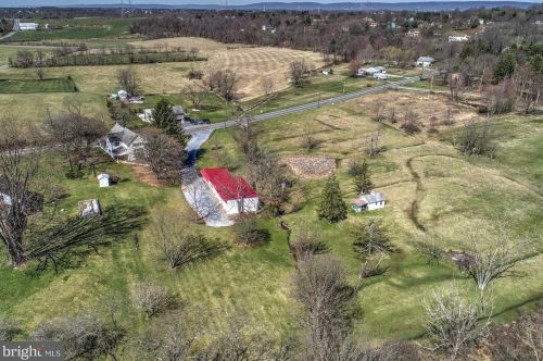 210 Hoernerstown Rd, Hummelstown PA  17036-9503 exterior