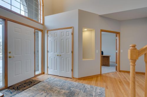 10191 Bridgewater Cir, Saint Paul, MN 55129-8598