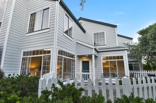 319 Commodore Dr, Richmond, CA 94804-4537