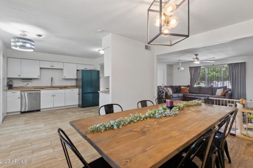 4427 Citrus Way, Glendale AZ 85305-2524 exterior