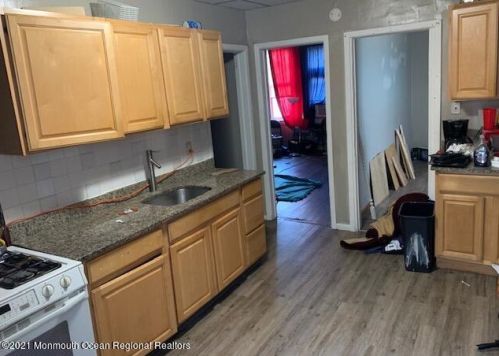 13 20 St, Bayonne NJ  07002-1641 exterior