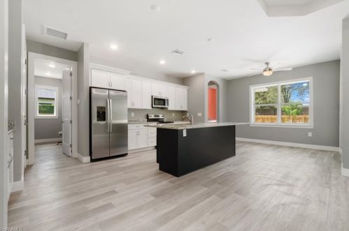 28124 Sunset Dr, Bonita Springs FL  34134-7503 exterior