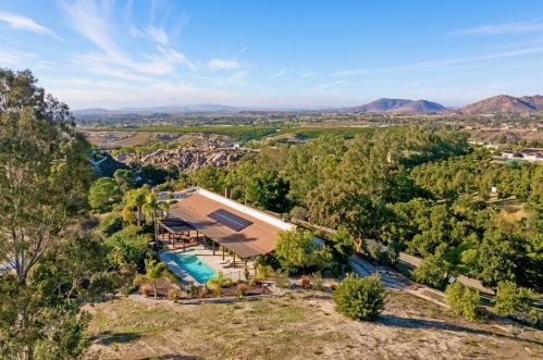 39386 Chaparral Dr, Temecula CA  92592-8822 exterior