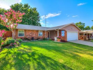 1008 Oakwood Dr, Yukon, OK 73099-4843