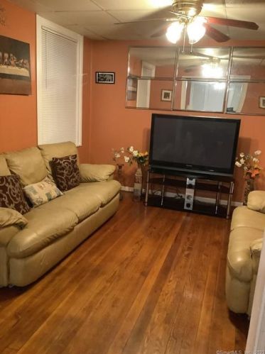 450 East Ave, Bridgeport CT  06610-2906 exterior