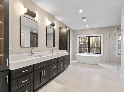 1056 Greendale Ave, Needham MA 02492-4726 exterior