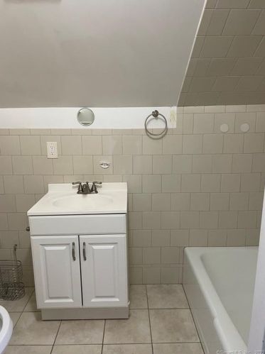 42 Thorme St, Bridgeport CT  06606-4304 exterior