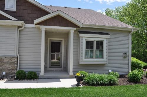 1114 Black Bear Dr, Mukwonago, WI 53149-7705