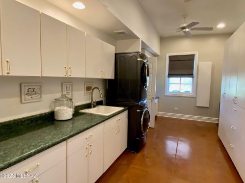 7422 Mystic Cyn Dr, Tucson AZ 85718-7805 exterior