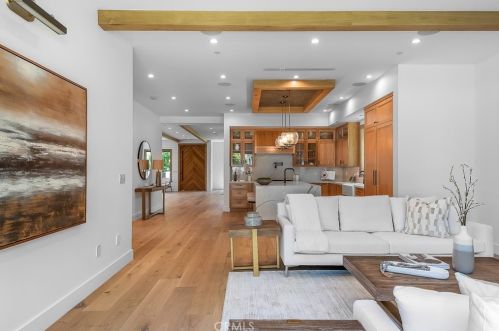 4765 Lemona Ave, Van Nuys CA 91405-4530 exterior