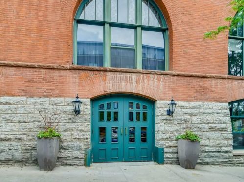 400 1st St, Minneapolis MN  55401-1335 exterior