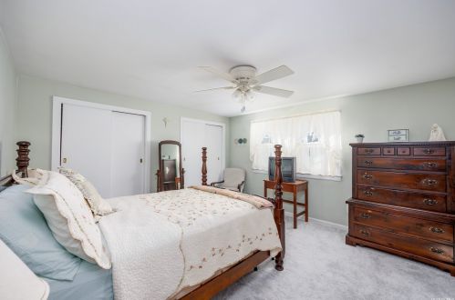 75 Carman Ave, East Rockaway NY  11518-1138 exterior
