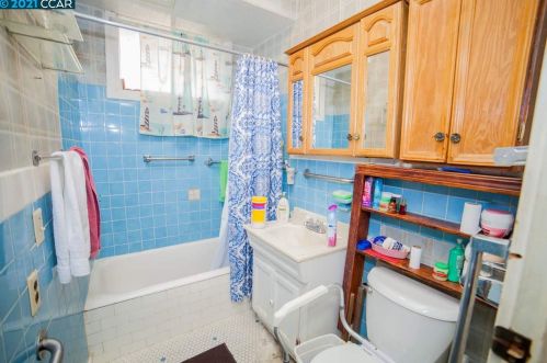 1523 28th Ave, Oakland CA  94601-1633 exterior