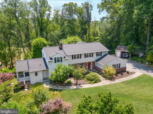 150 Cambridge Dr, Glen Mills, PA 19342-1538