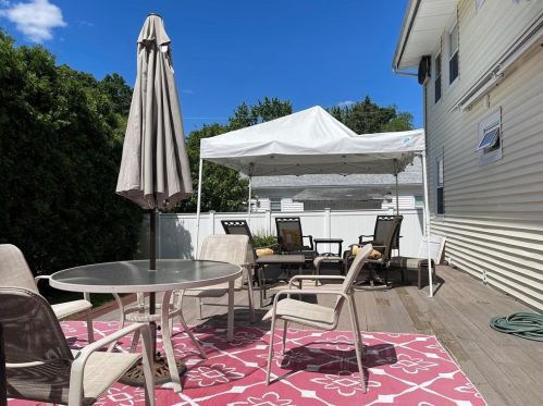 8 Greenfield Ave, Providence, RI 02911-2045