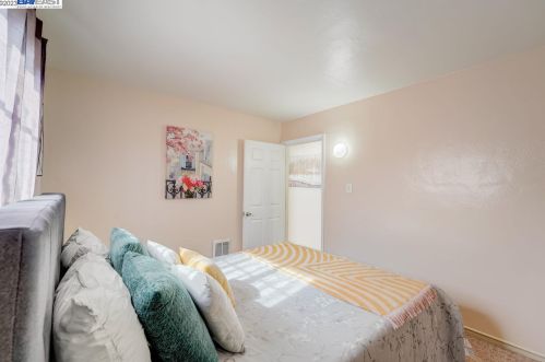 9326 Cherry St, Oakland CA  94603-1632 exterior