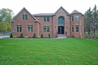 2 Canterbury Rd, Norwood, NJ 07648-1418