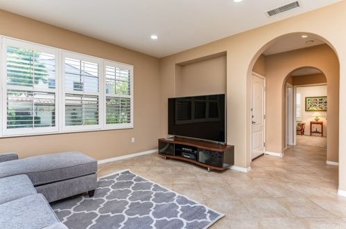 98 Talisman, Irvine CA  92620-3843 exterior