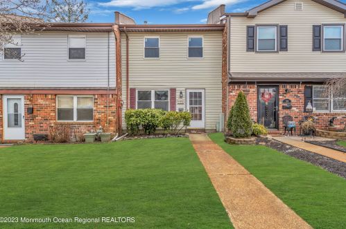 108 Greenwood Loop Rd, Bricktown, NJ 08724-1257