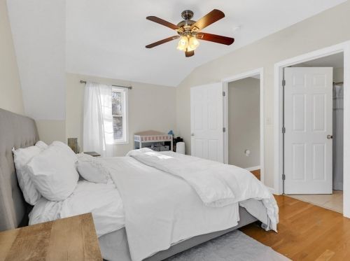 8 Town Farm Rd, Salem NH  03079-2454 exterior