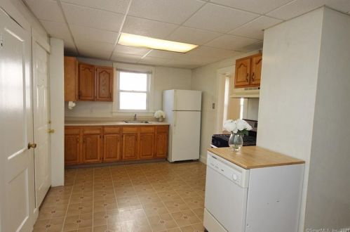 96 Stowe Ave, Milford, CT 06460-6022