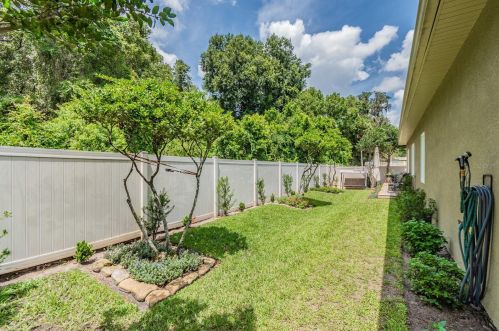 1827 Crooked Oak Ln, Lutz FL  33559-7407 exterior