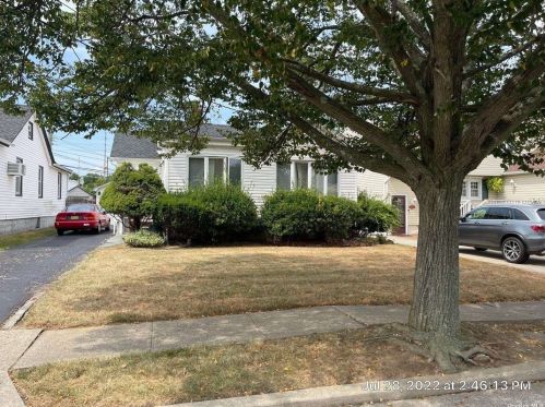 2853 Royle St, North Bellmore, NY 11710-4125
