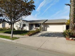 130 Alvarado St, Hollister, CA 95023-4055