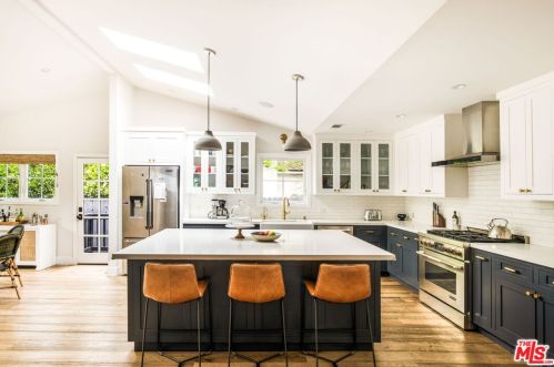 12212 Hillslope St, North Hollywood CA  91604-3603 exterior