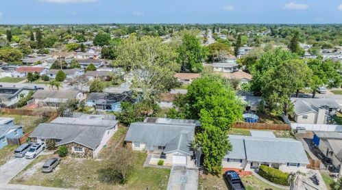 7007 Fairfax Dr, Port Richey FL  34668-5605 exterior