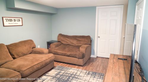 27 Castle Ave, Jackson Twp NJ  08527-2425 exterior