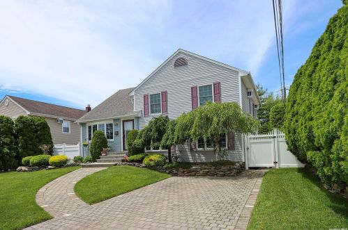 3580 Sarah Dr, North Wantagh, NY 11793-1630