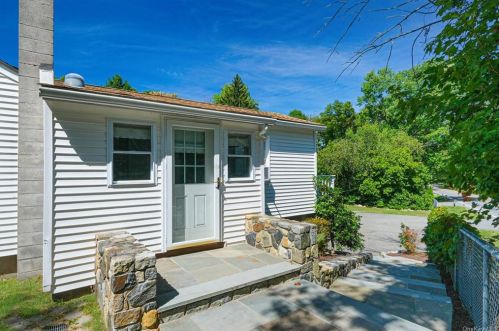 533 Oscawana Lk Rd, Tompkins Corners NY  10579-2205 exterior