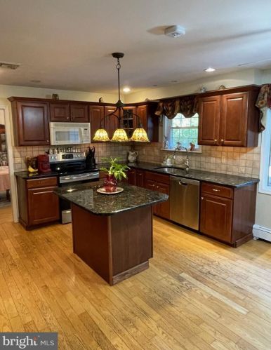 957 Powderhorn Dr, Lansdale PA  19446-5530 exterior