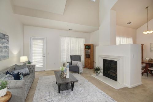 5482 Tares Cir, Elk Grove CA  95757-4361 exterior