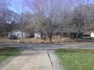 303 Melon Dr, Camden, TN 38320-6266