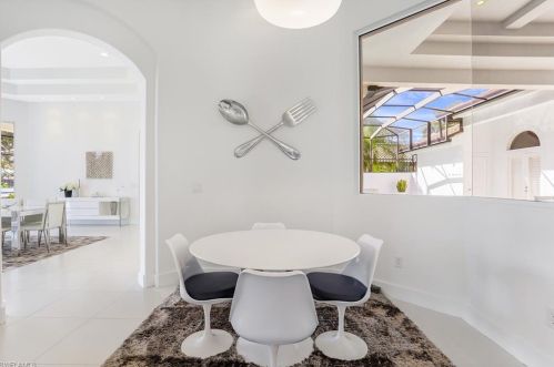 9045 Shenendoah Cir, Naples FL 34113-1663 exterior