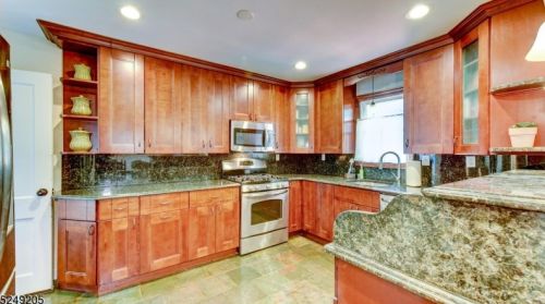 12 Hickory St, Cranford NJ  07016-3045 exterior