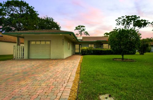 4131 Grove Park Ln, Boynton Beach, FL 33436-8831