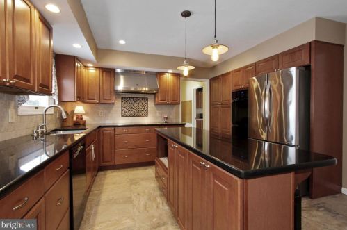 1199 Crestwood Dr, Pottstown PA 19464-2931 exterior