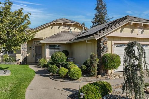 1647 4th St, Ripon, CA 95366-3615