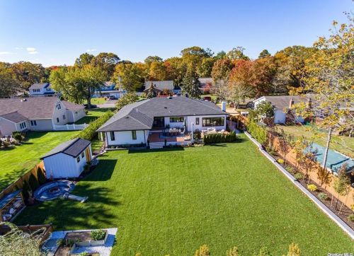 73 Fernwood Ave, Oakdale, NY 11769-2020