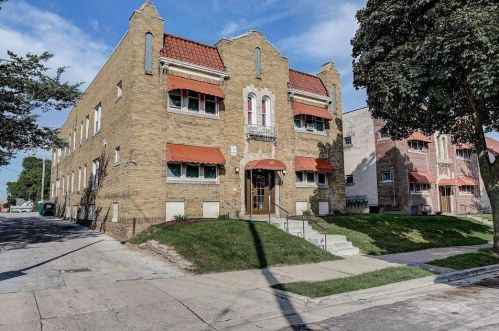 1421 21st St, Milwaukee, WI 53204-2611