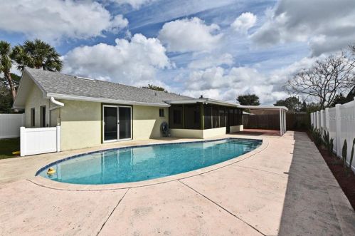 321 Shadow Oak Dr, Casselberry, FL 32707-4019