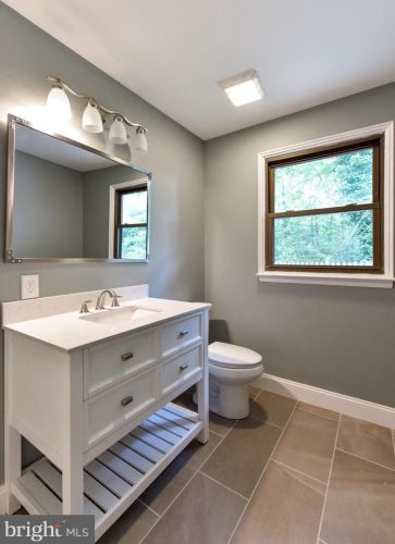 5 Holly Ct, Blenheim NJ  08012-5303 exterior