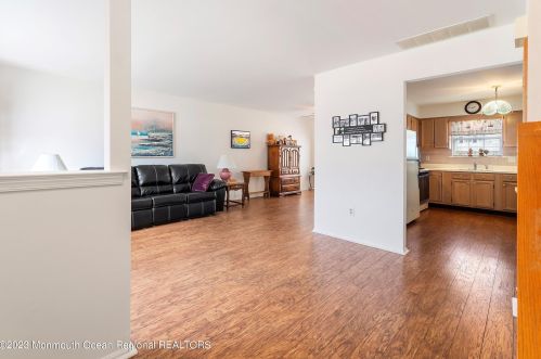 24 Sunnydale Dr, Berkeley Township NJ  08721-1379 exterior