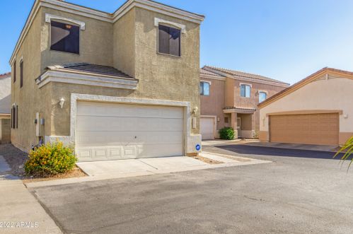 22212 29th Dr, Phoenix, AZ 85027-1757